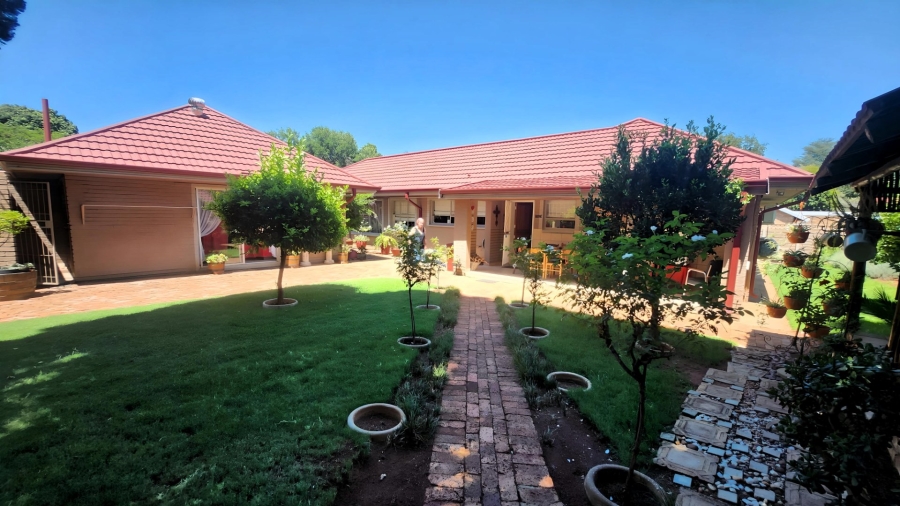 4 Bedroom Property for Sale in Wilkoppies North West